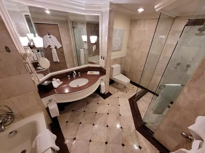 Swissotel-Bangkok-Ratchada-bathroom