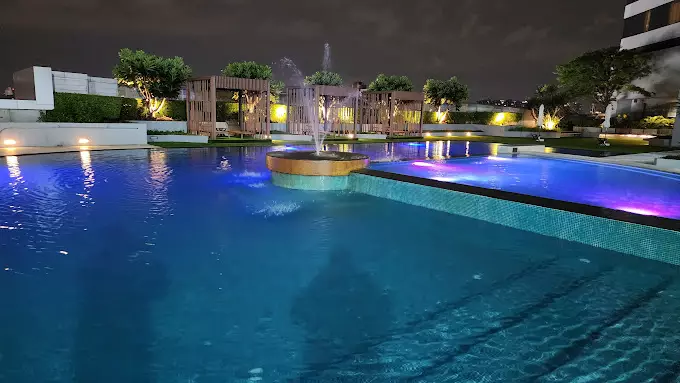 Swissotel-Bangkok-Ratchada-pool