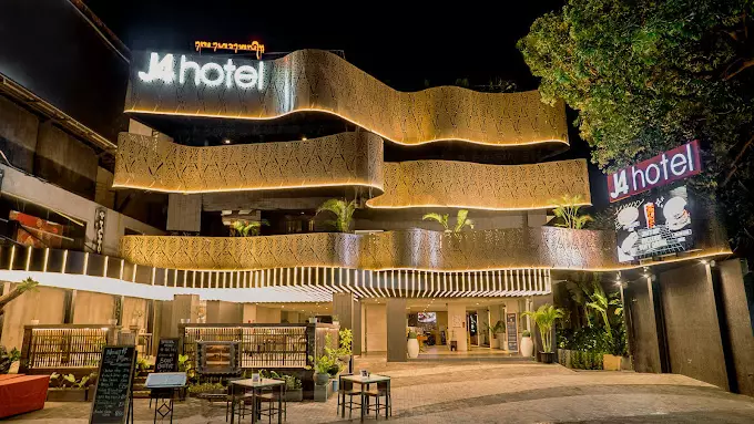 j4-hotel-night-front-view