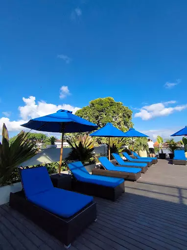 j4-hotel-pool-side-view